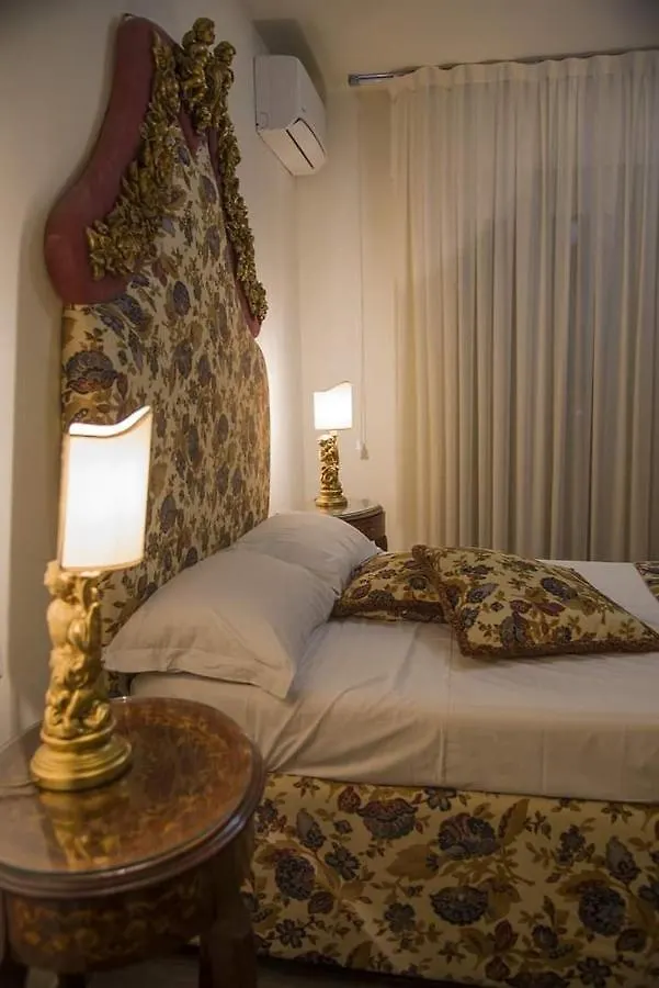 Central Station Rooms Mestre 0*,  Italia